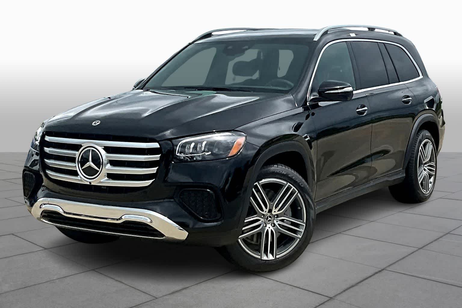 2025 Mercedes Benz GLS 450 4MATIC photo 2