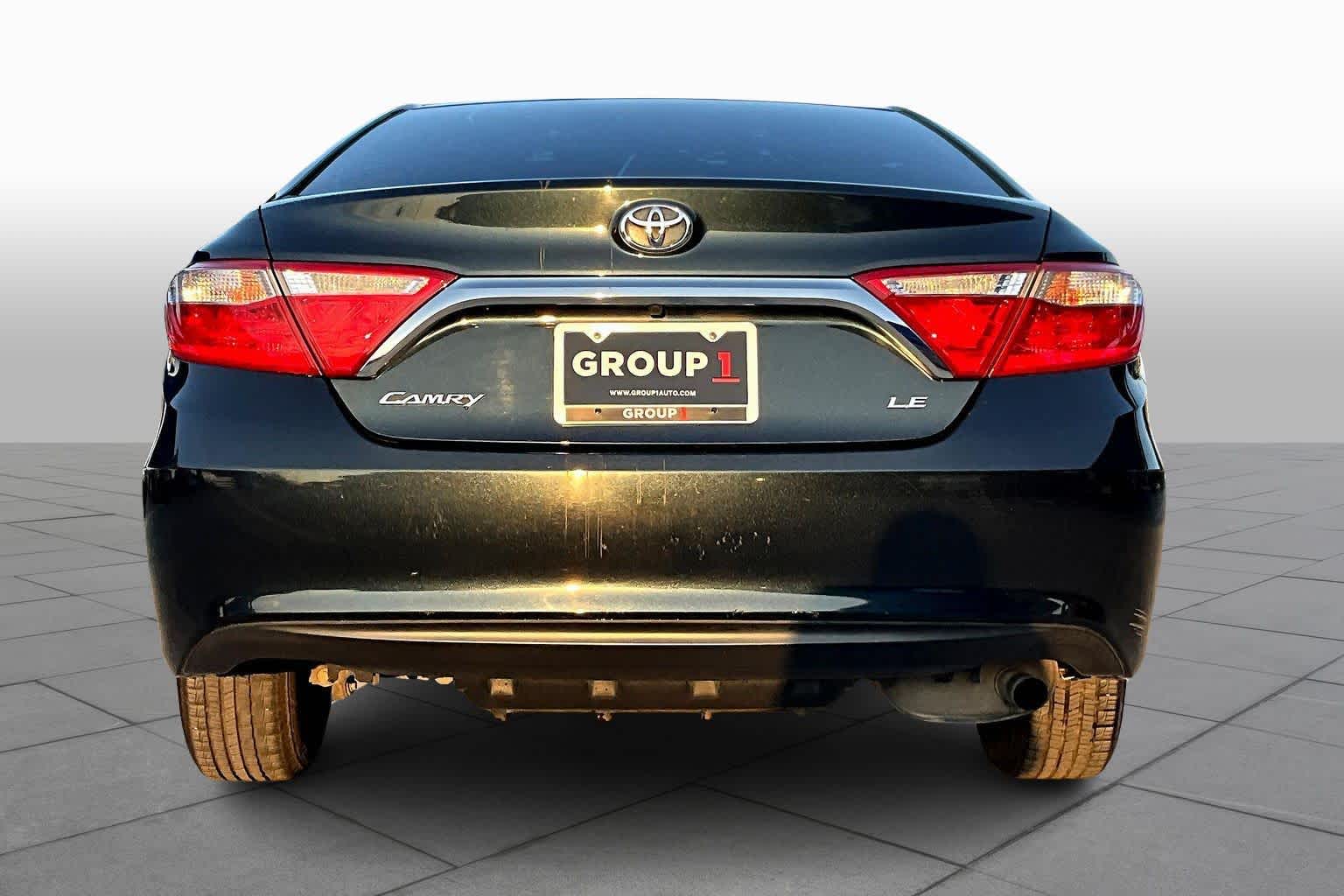 2015 Toyota Camry LE photo 4