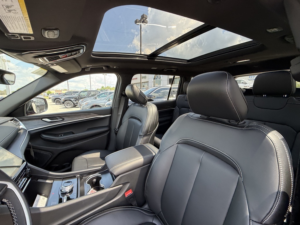 2025 Jeep Grand Cherokee Limited photo 12