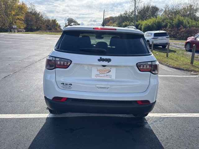 2026 Jeep Compass Latitude Altitude photo 3