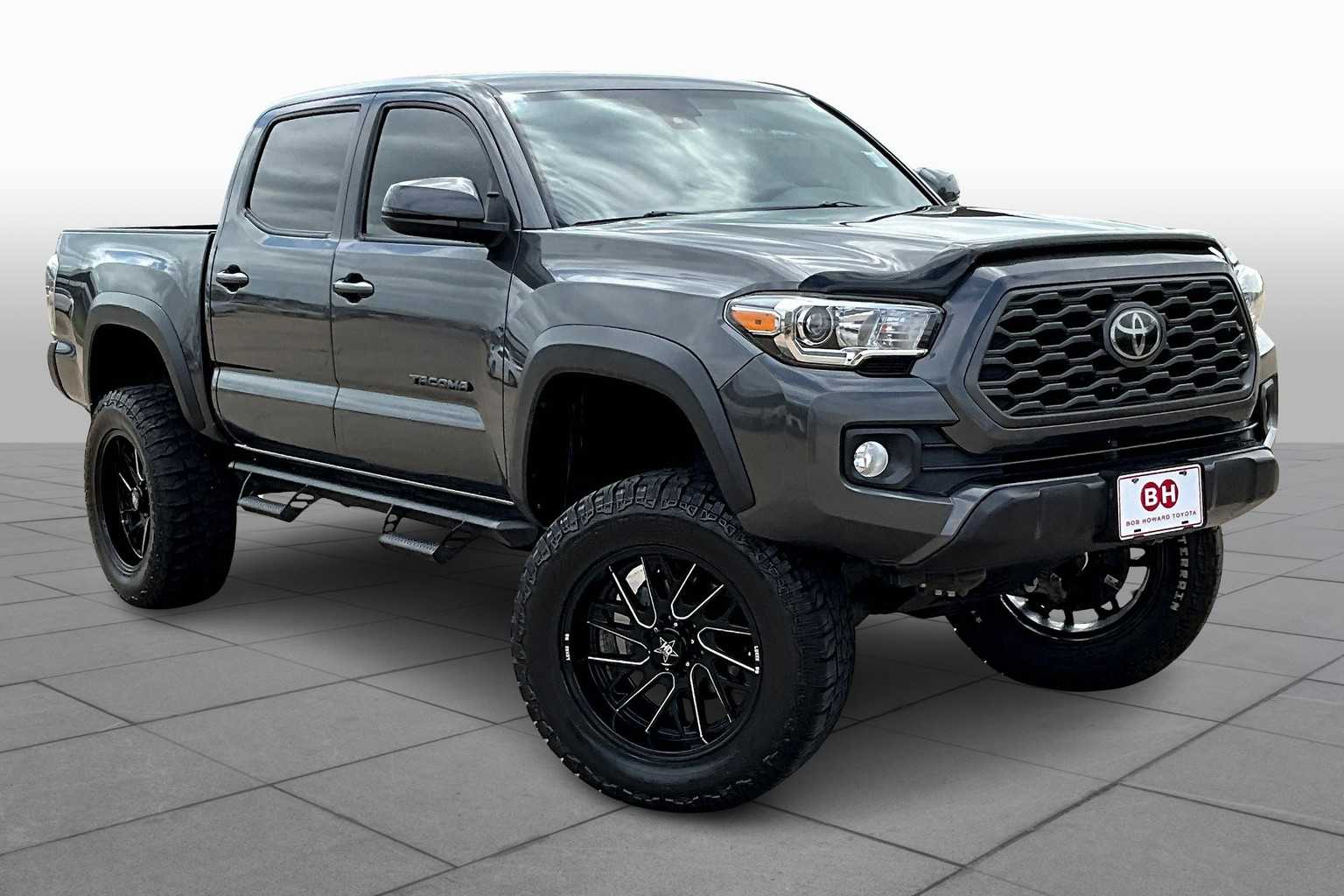 2020 Toyota Tacoma TRD photo 2