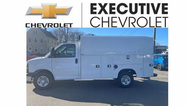 2024 Chevrolet Express Cutaway Base's photo