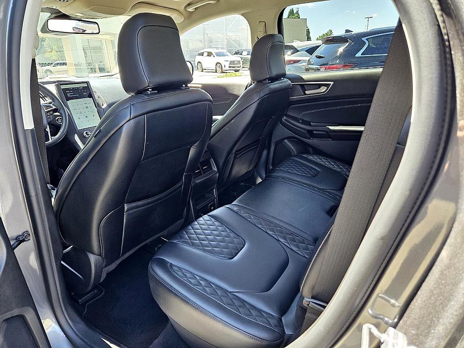 2024 Ford Edge Titanium photo 8
