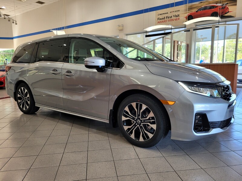 2026 Honda Odyssey Elite photo 2