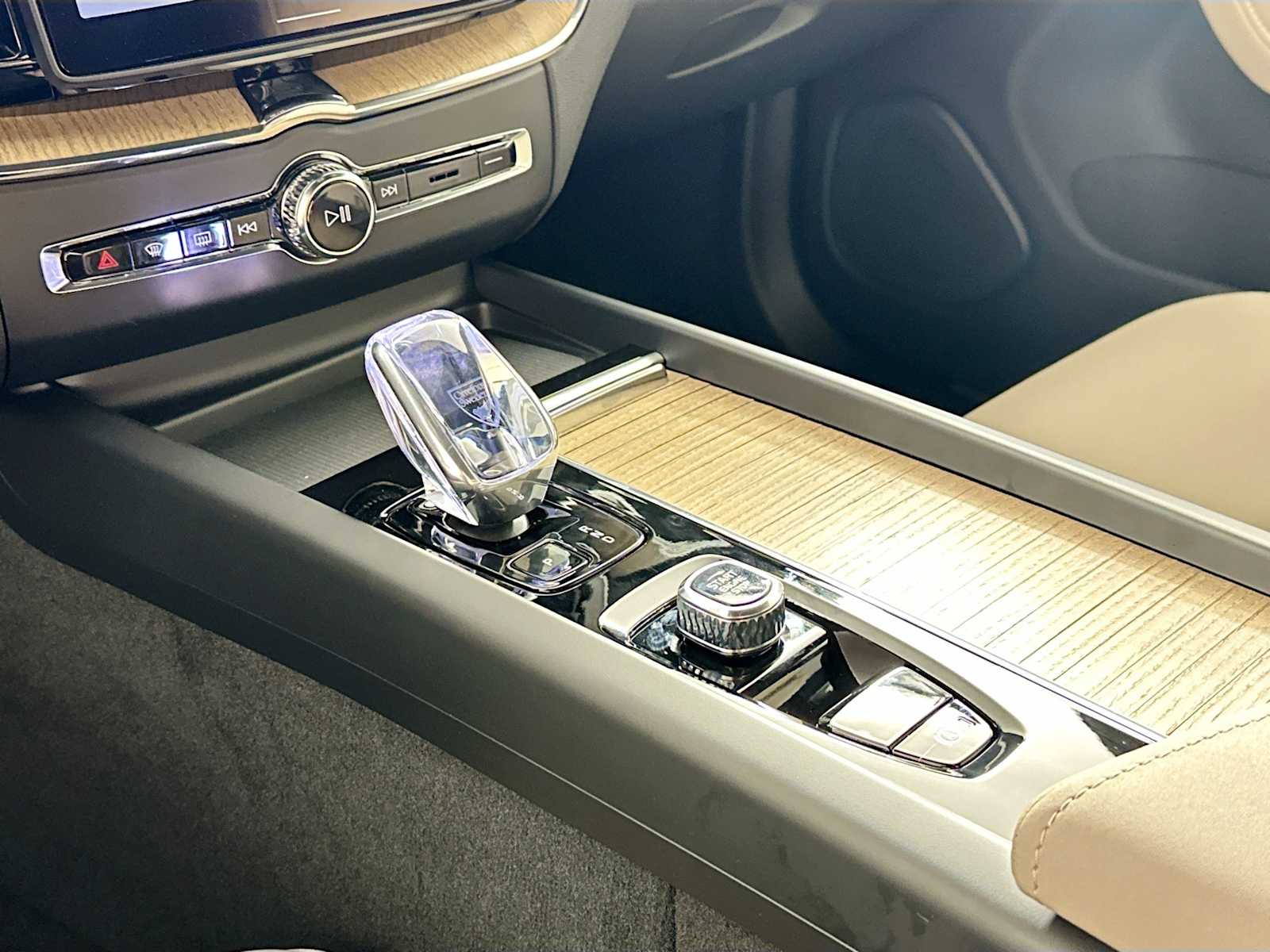 2026 Volvo XC60 B5 Plus photo 16