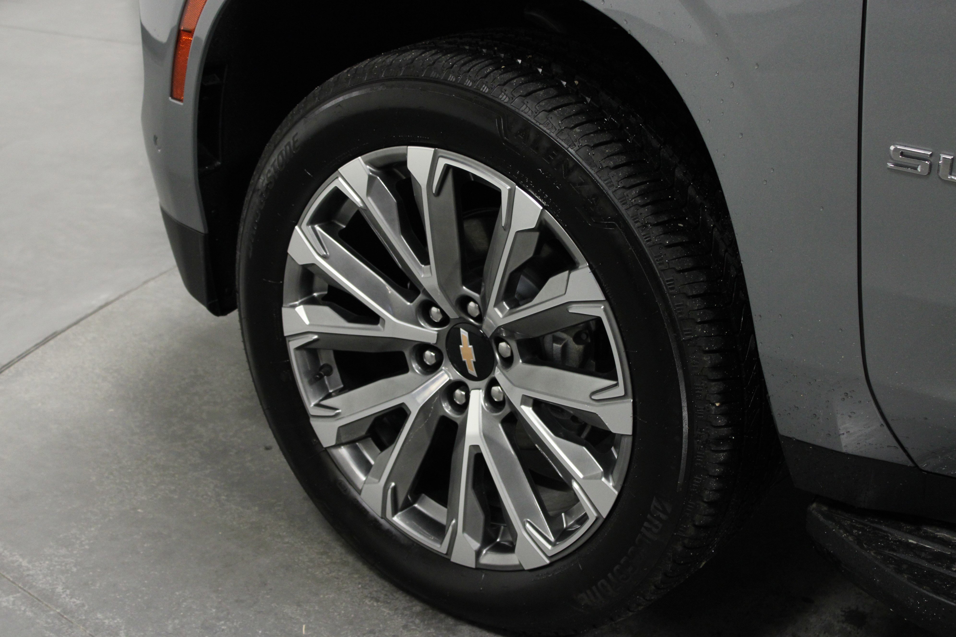 2025 Chevrolet Suburban High Country photo 7