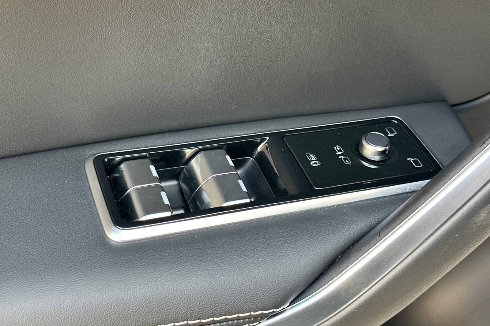 2025 Jaguar F-PACE P250 R-Dynamic S photo 12