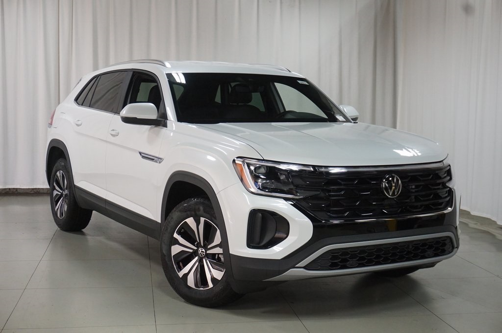 2026 Volkswagen Atlas Cross Sport SE photo 2