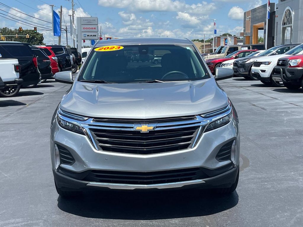 2023 Chevrolet Equinox LT photo 2