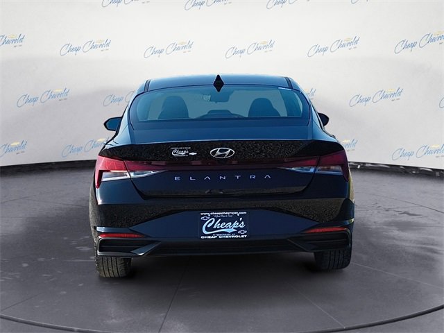 2023 Hyundai Elantra SEL photo 4