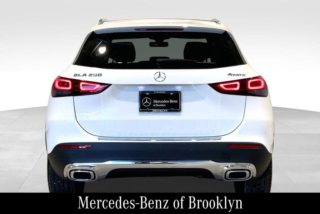 2022 Mercedes Benz GLA 250 4MATIC photo 4