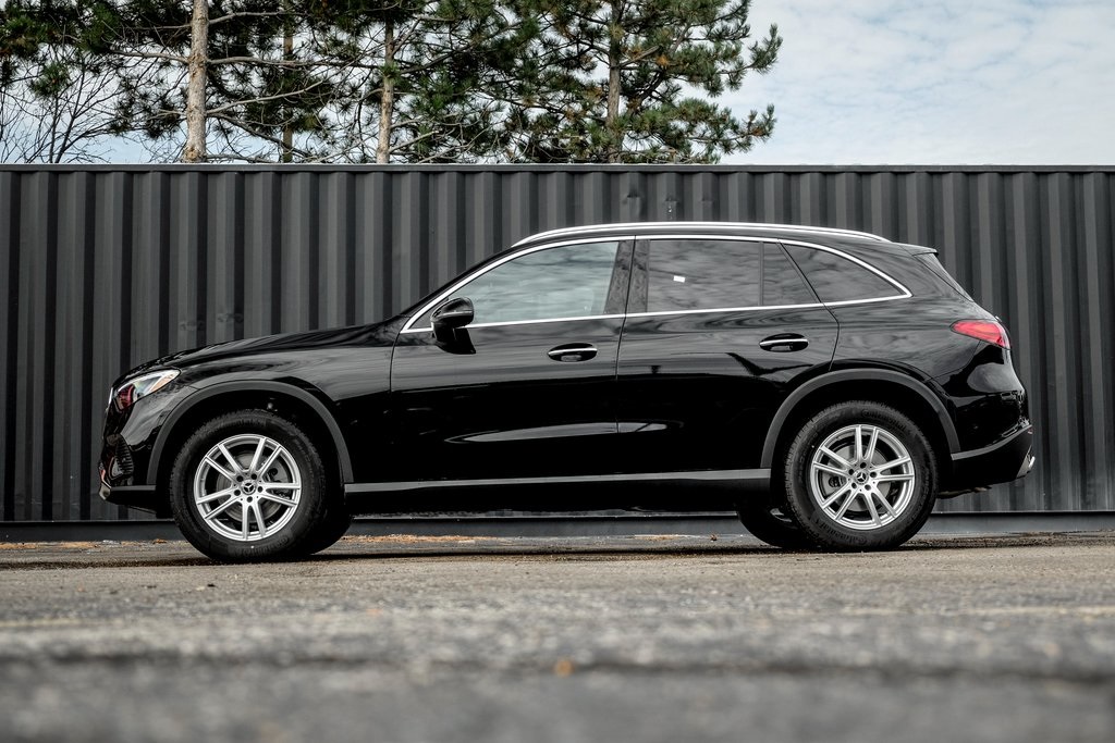 2026 Mercedes Benz GLC 300 4MATIC photo 2