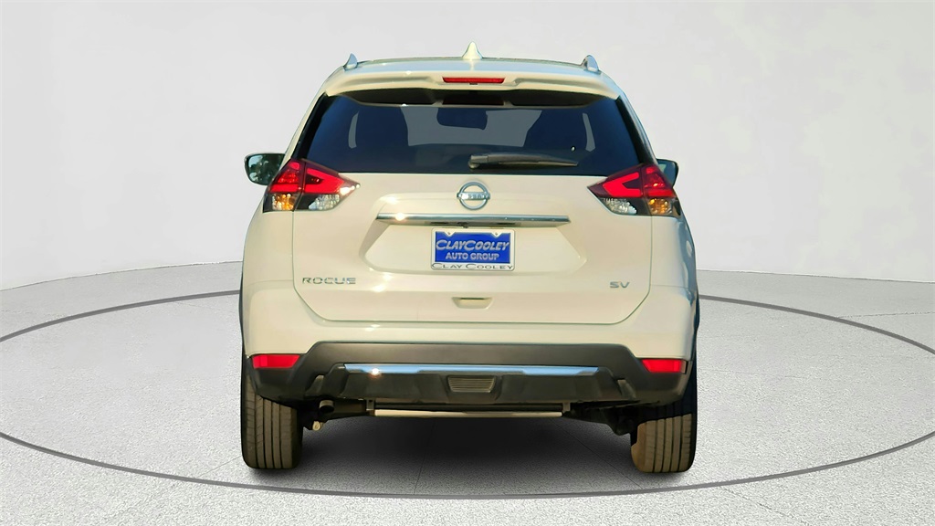 2017 Nissan Rogue SV photo 12