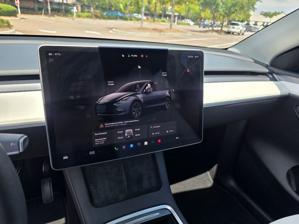 2025 Tesla Model Y Long Range photo 15