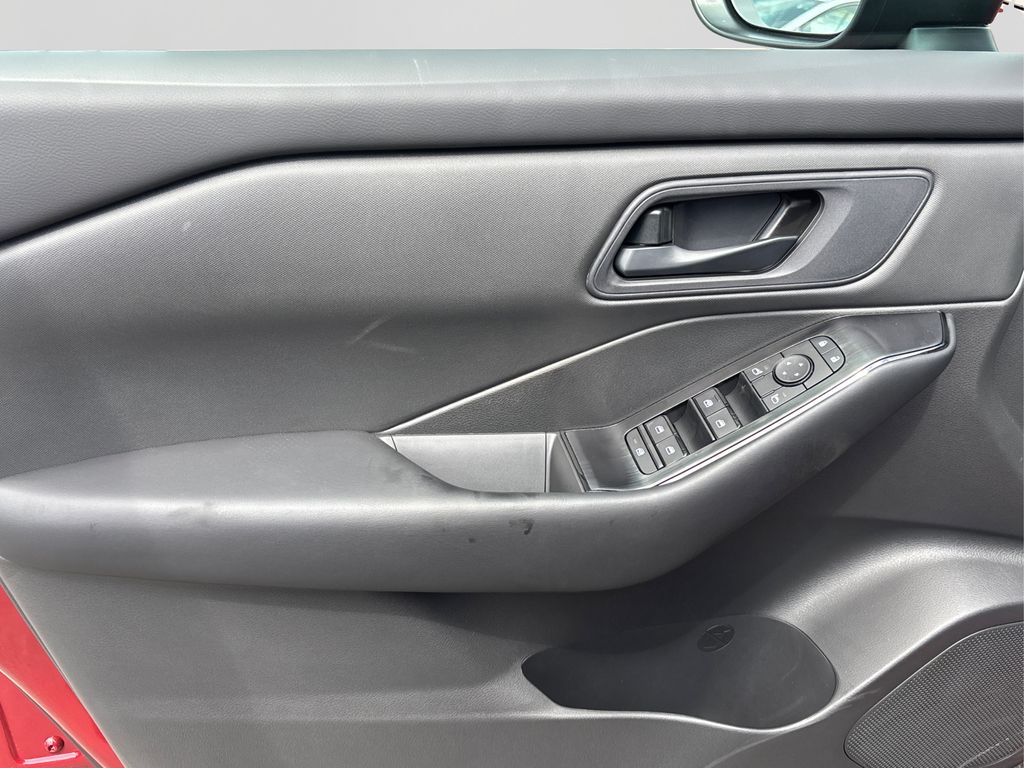 2025 Nissan Rogue S photo 21