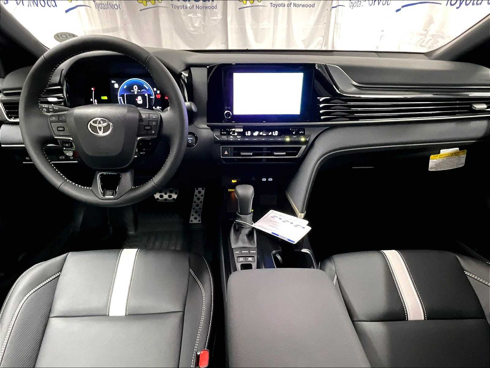 2025 Toyota Camry SE photo 11
