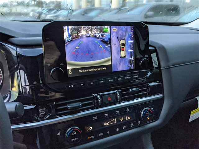 2025 Nissan Pathfinder SL photo 17