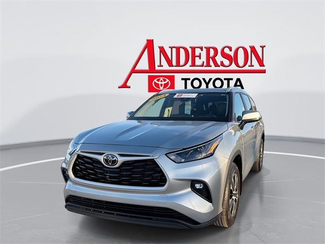 2024 Toyota Highlander XLE's photo
