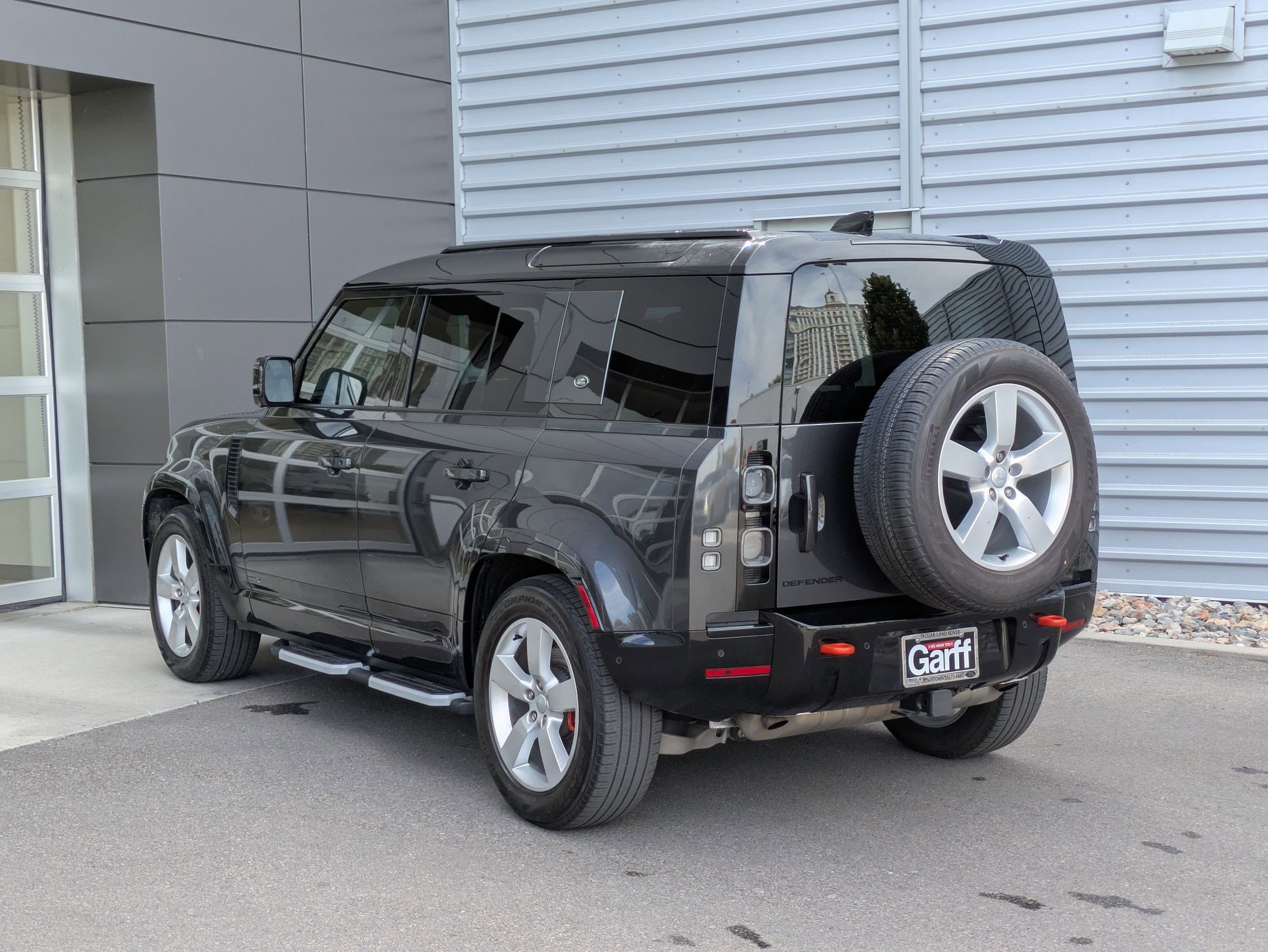 2023 Land Rover Defender 110 photo 2