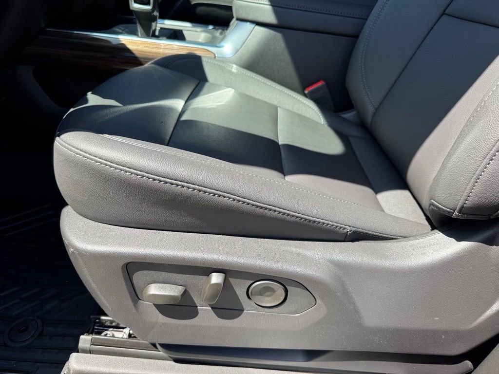 2025 Chevrolet Silverado 1500 RST photo 23