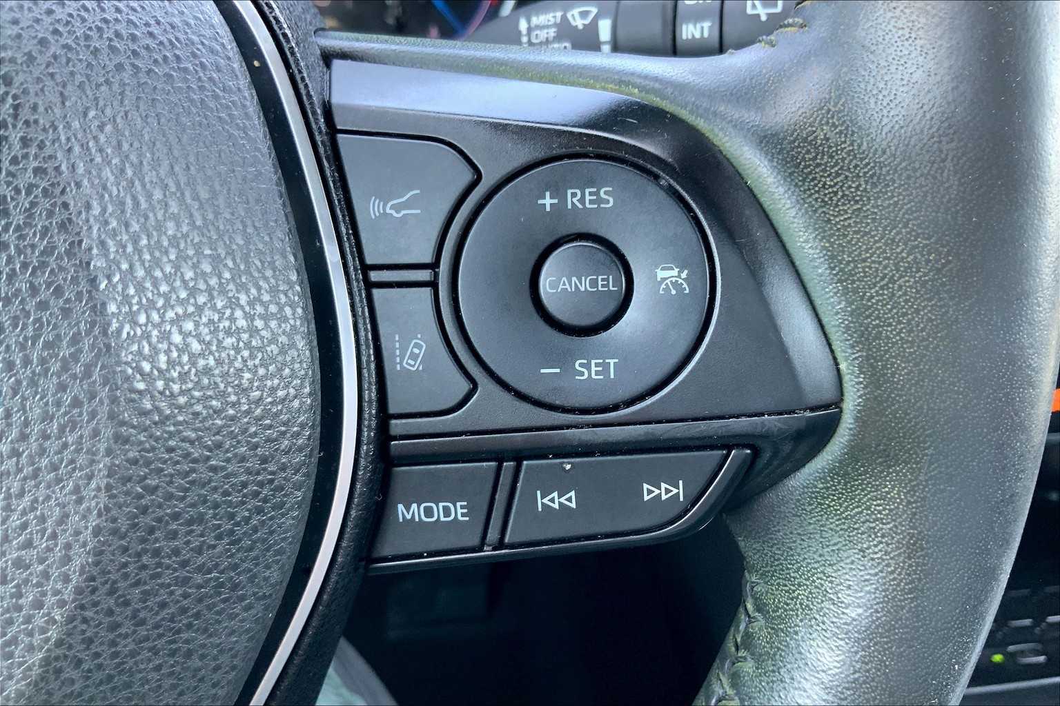 2022 Toyota RAV4 Hybrid XSE photo 21