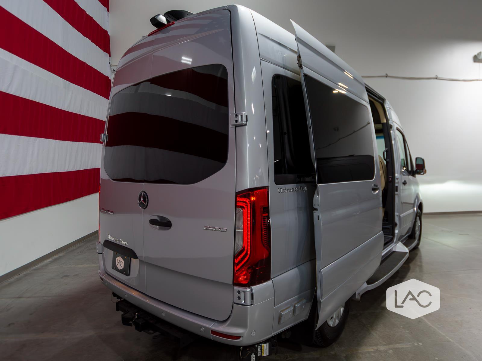 2022 Mercedes Benz Sprinter Cargo Van photo 17