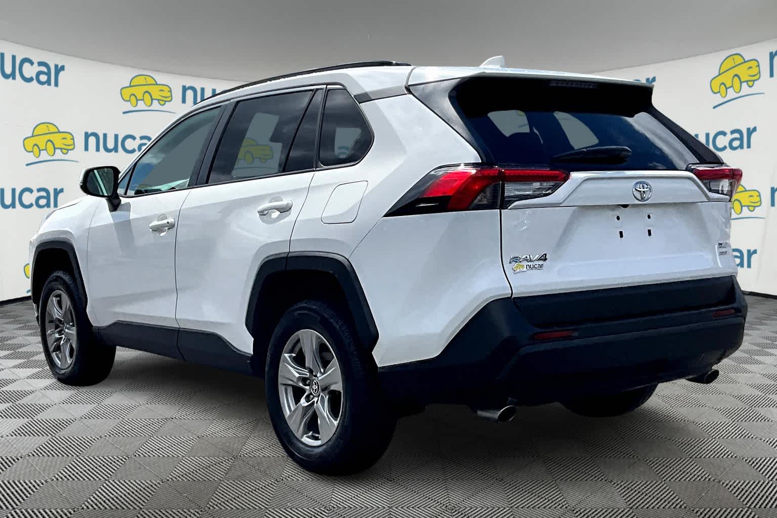 2023 Toyota RAV4 XLE photo 2