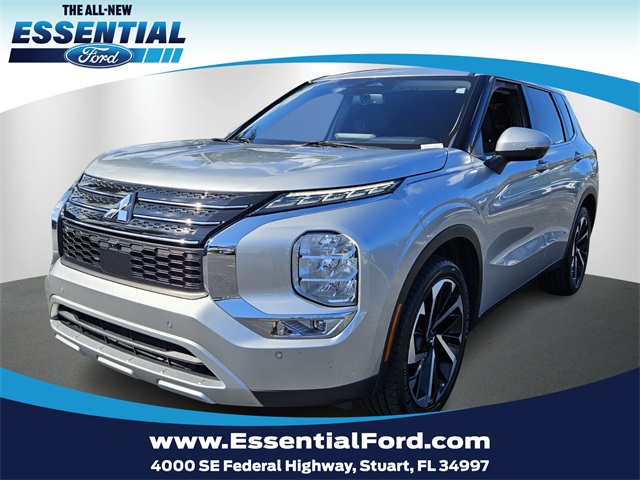 2023 Mitsubishi Outlander SE's photo