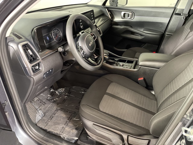 2022 Kia Sorento LX photo 13