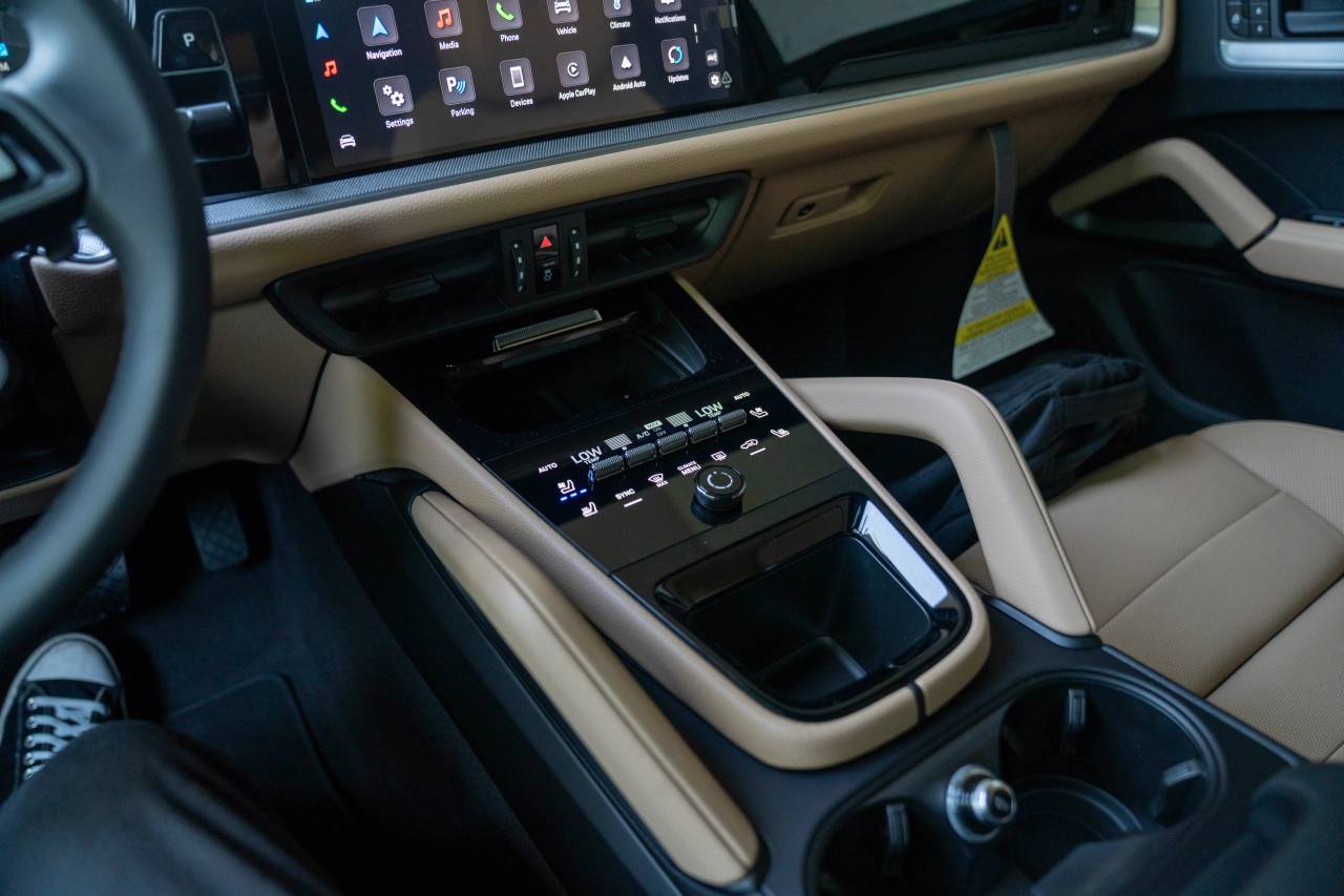 2025 Porsche Cayenne photo 18