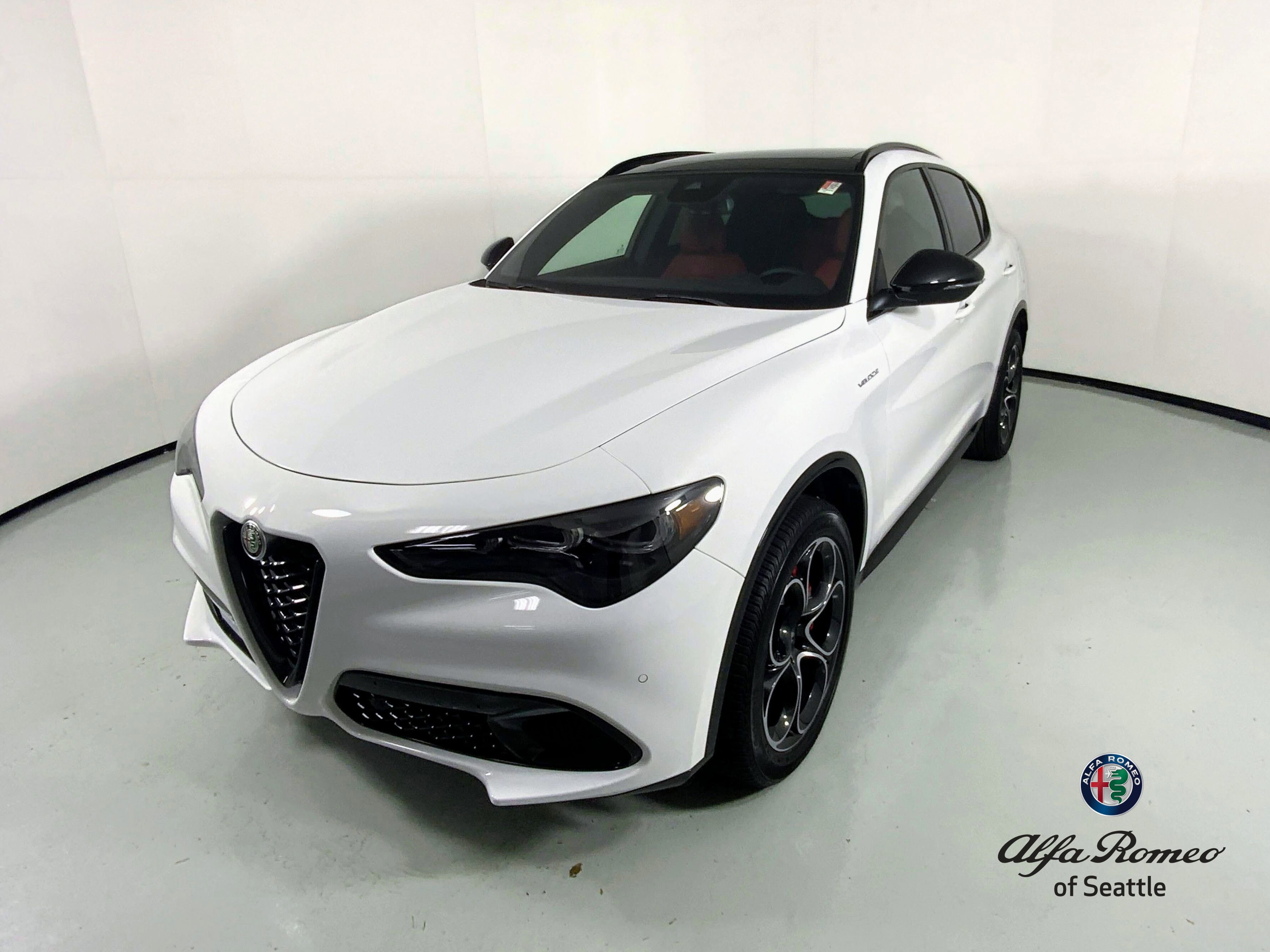 2025 Alfa Romeo Stelvio Base's photo