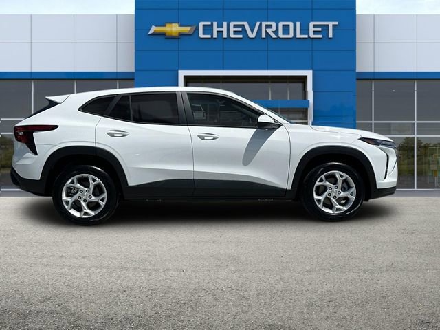 2026 Chevrolet Trax LS photo 2