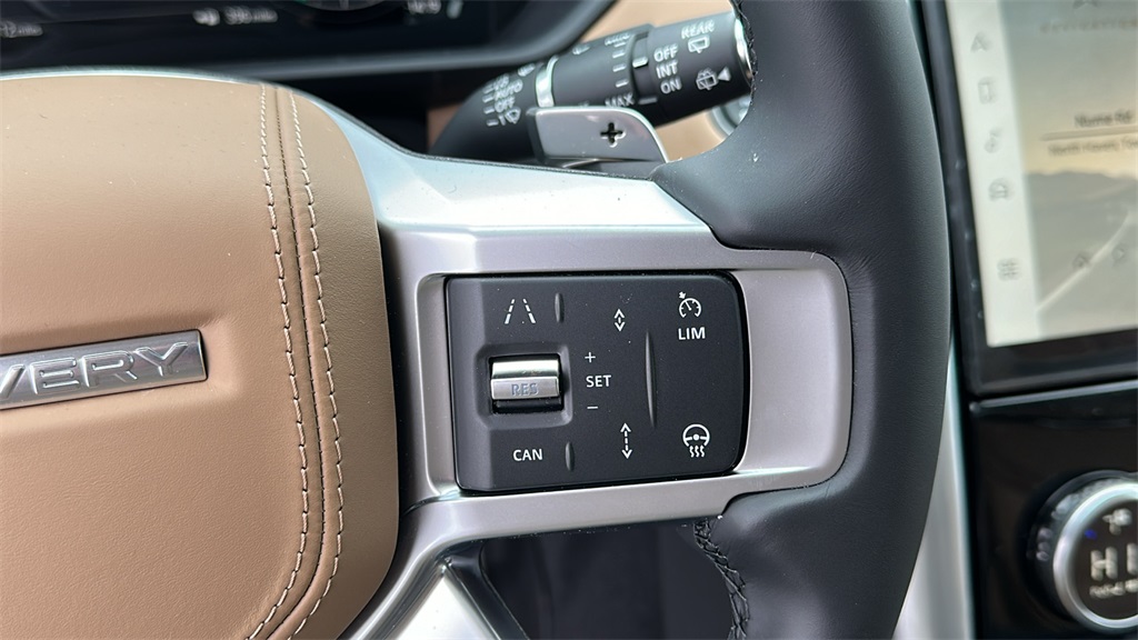 2025 Land Rover Discovery Metropolitan Edition photo 14