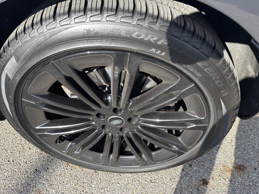 2023 Land Rover Range Rover SE photo 10
