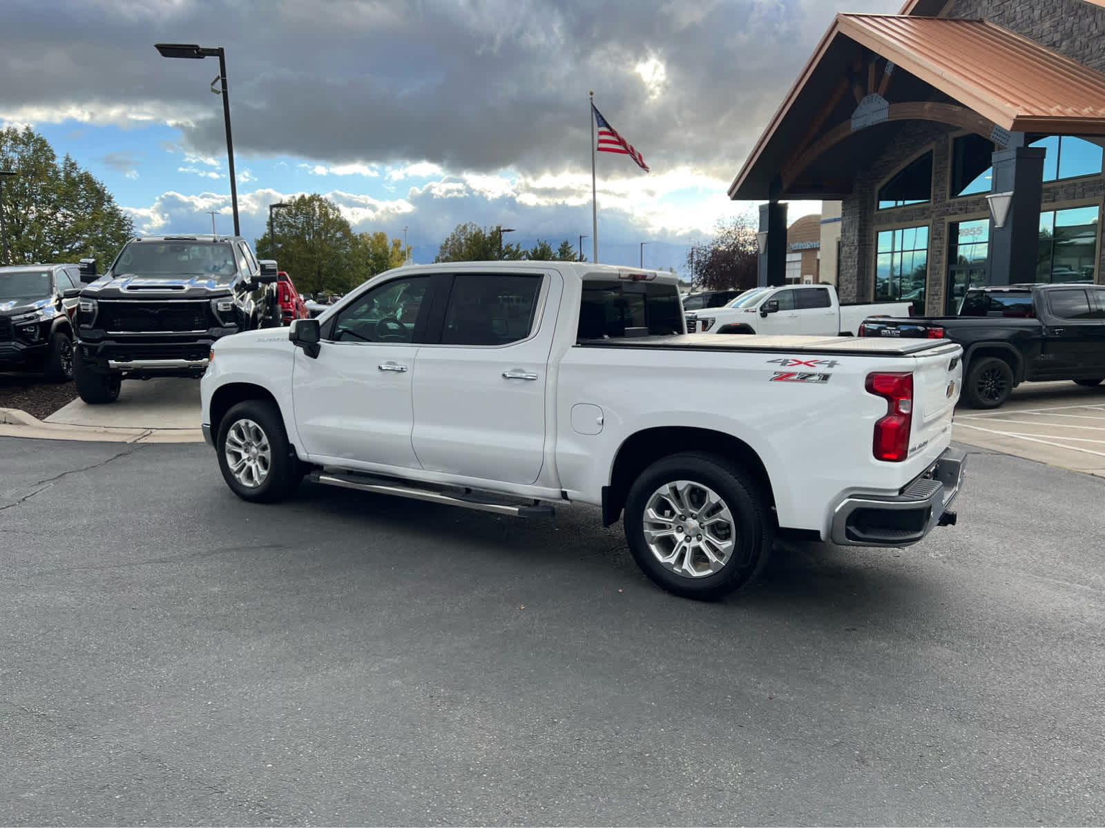 2024 Chevrolet Silverado 1500 photo 3