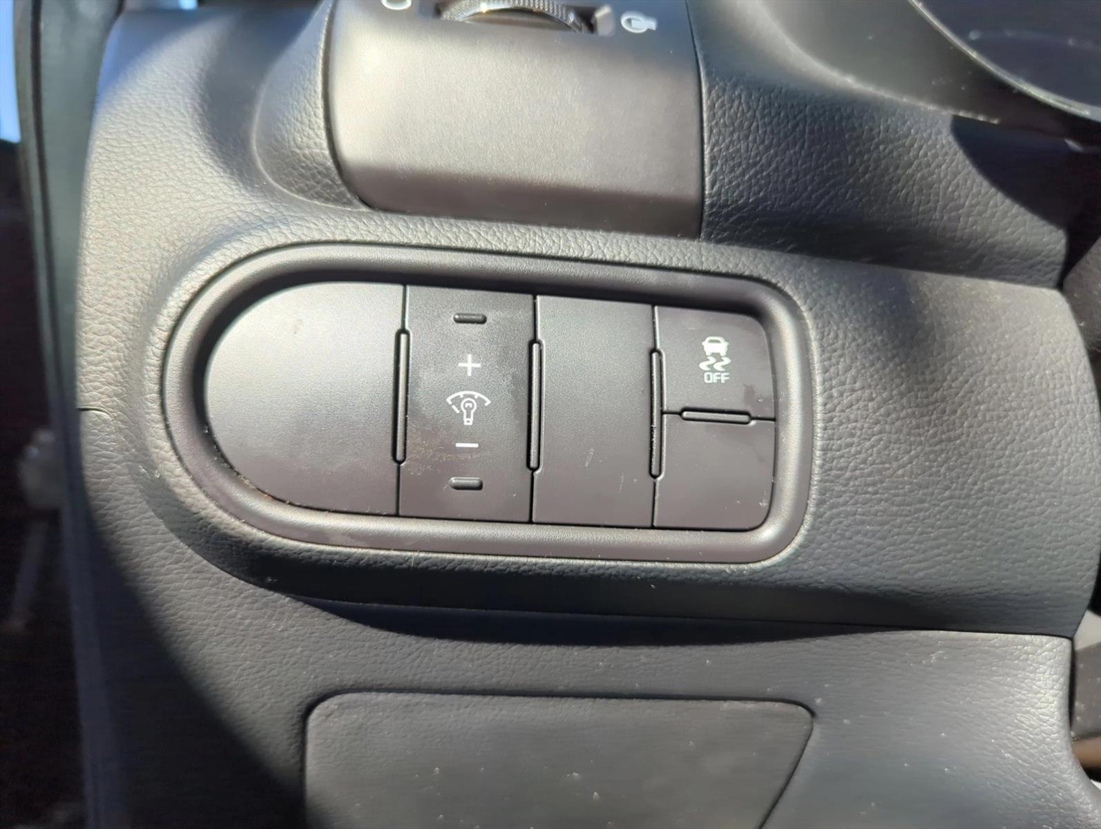 2017 Kia Forte LX Base photo 3