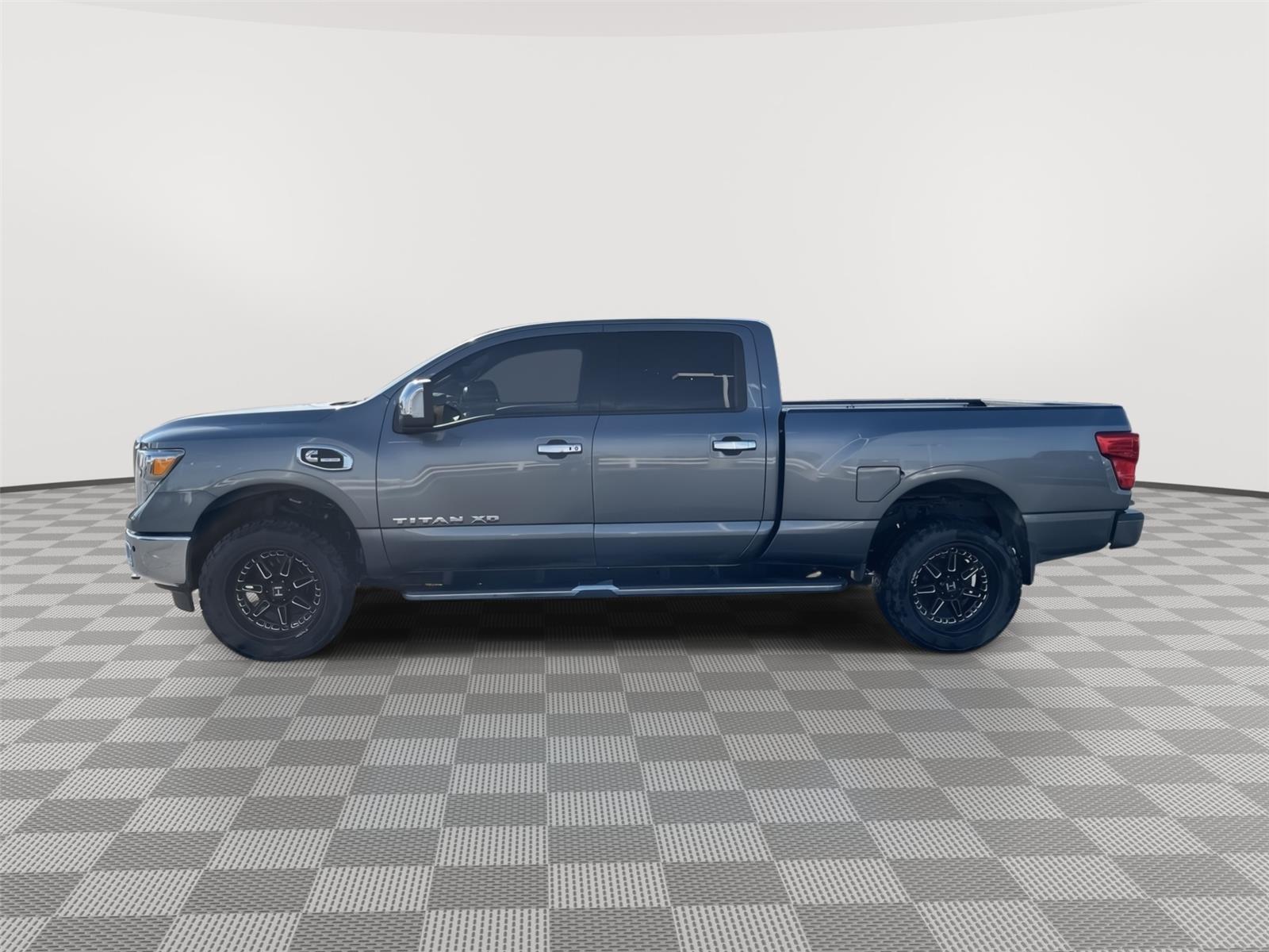 2016 Nissan Titan SL photo 2