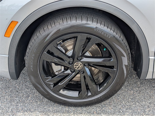 2024 Volkswagen Tiguan SE R-Line Black photo 11