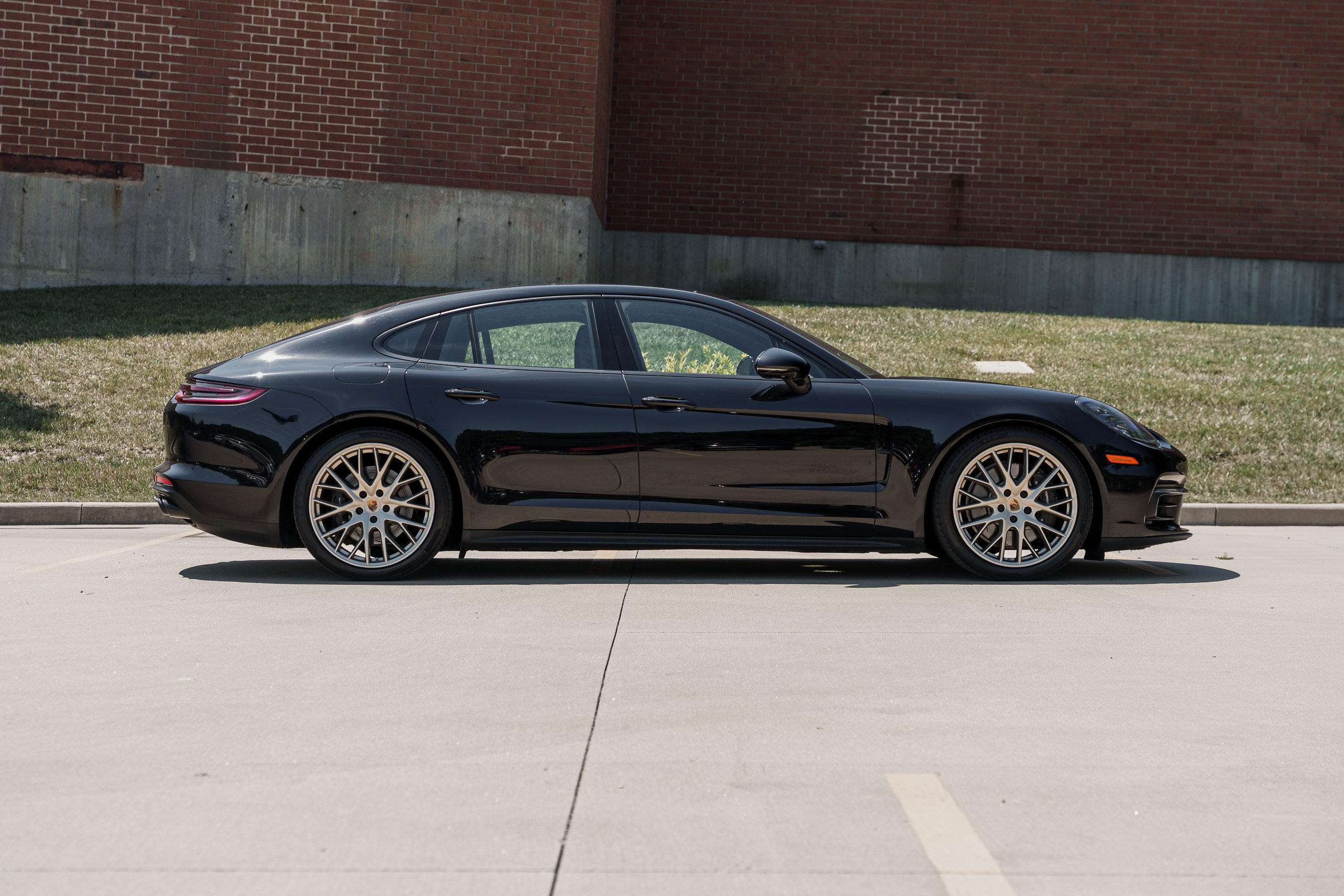 2020 Porsche Panamera 4 E-Hybrid photo 3