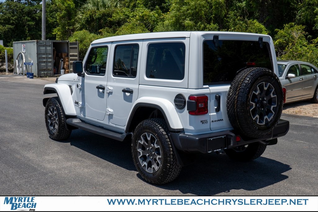 2025 Jeep Wrangler Sahara photo 4