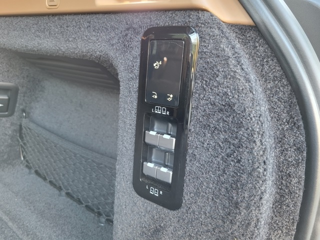 2023 Land Rover Range Rover SE photo 6