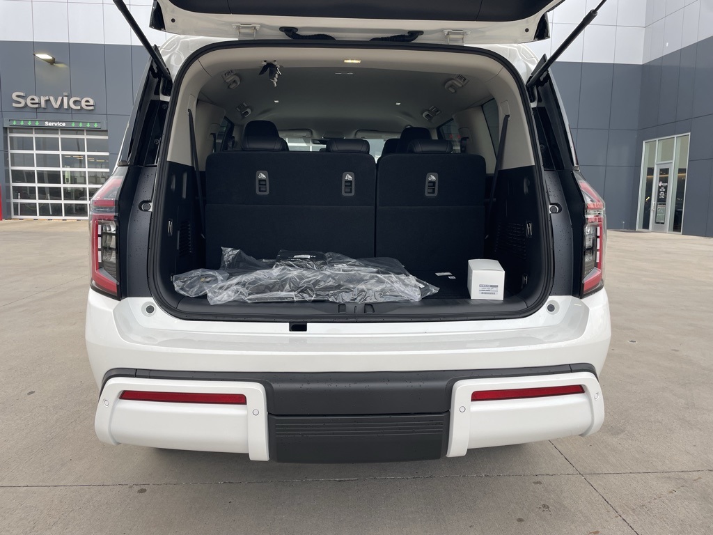 2025 Nissan Armada SV photo 5