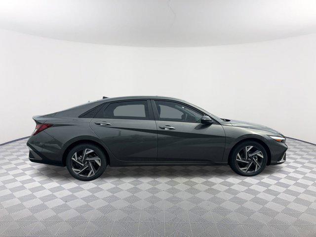 2025 Hyundai Elantra SEL Sport photo 4