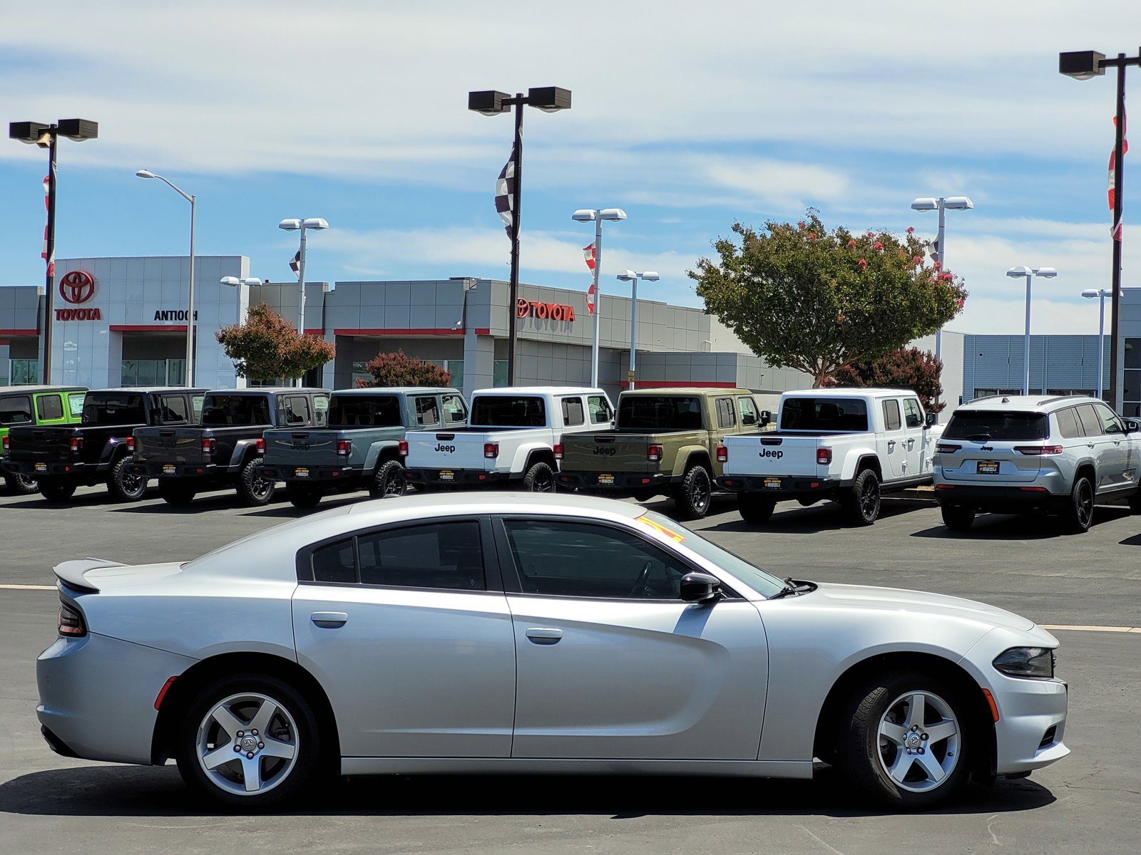 2021 Dodge Charger SXT photo 2