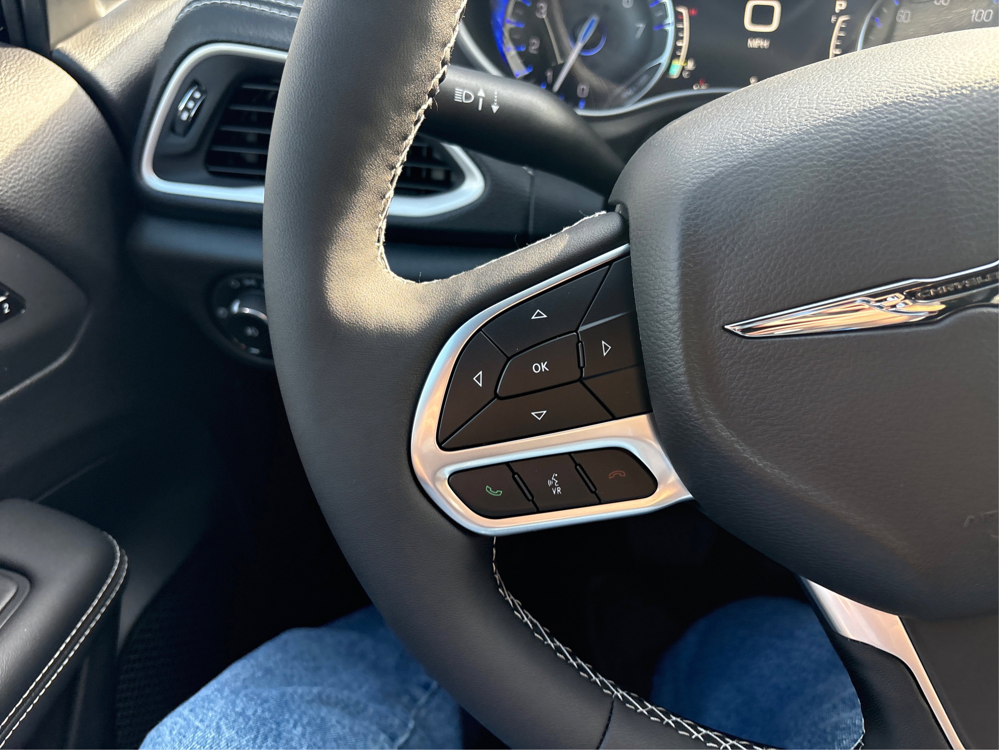 2025 Chrysler Pacifica photo 21