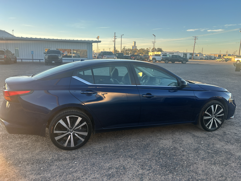 2022 Nissan Altima 2.5 SR photo 4