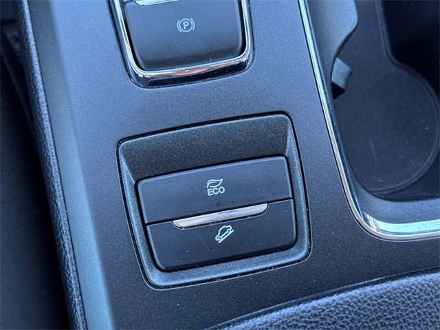 2020 Ford Fusion Hybrid SE photo 16