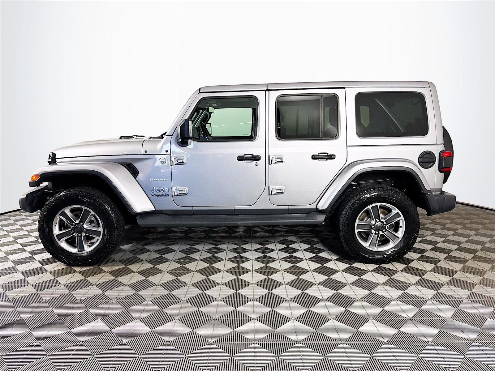 2020 Jeep Wrangler Unlimited Sahara photo 3