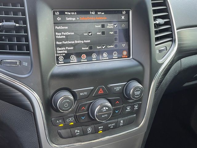 2021 Jeep Grand Cherokee Laredo E photo 13