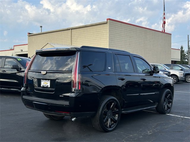 2017 Cadillac Escalade Luxury photo 2